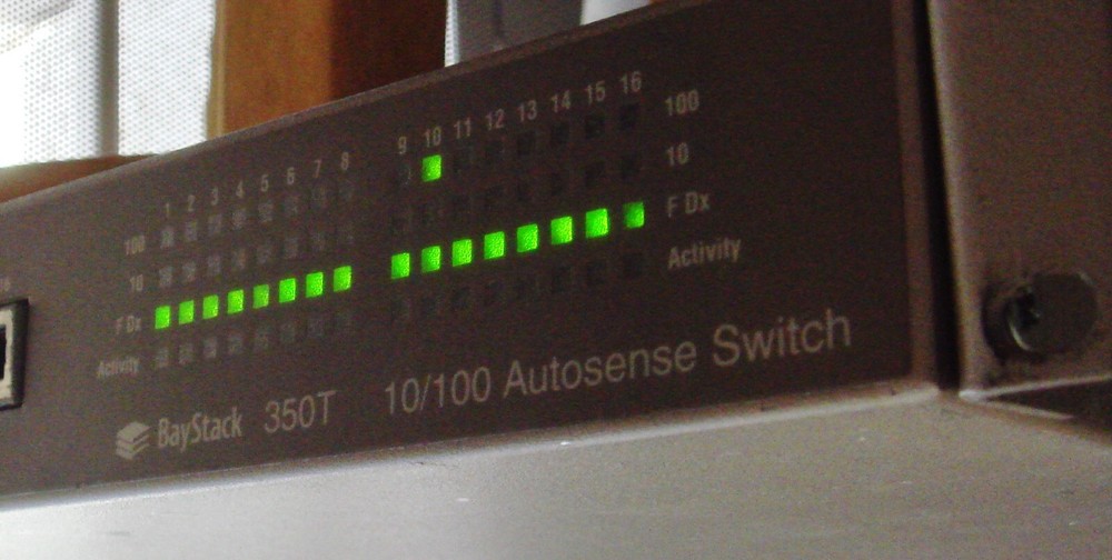 BAYSTACK 350T BAY NETWORKS ASE-THUB 16 PORT Canada, powers up