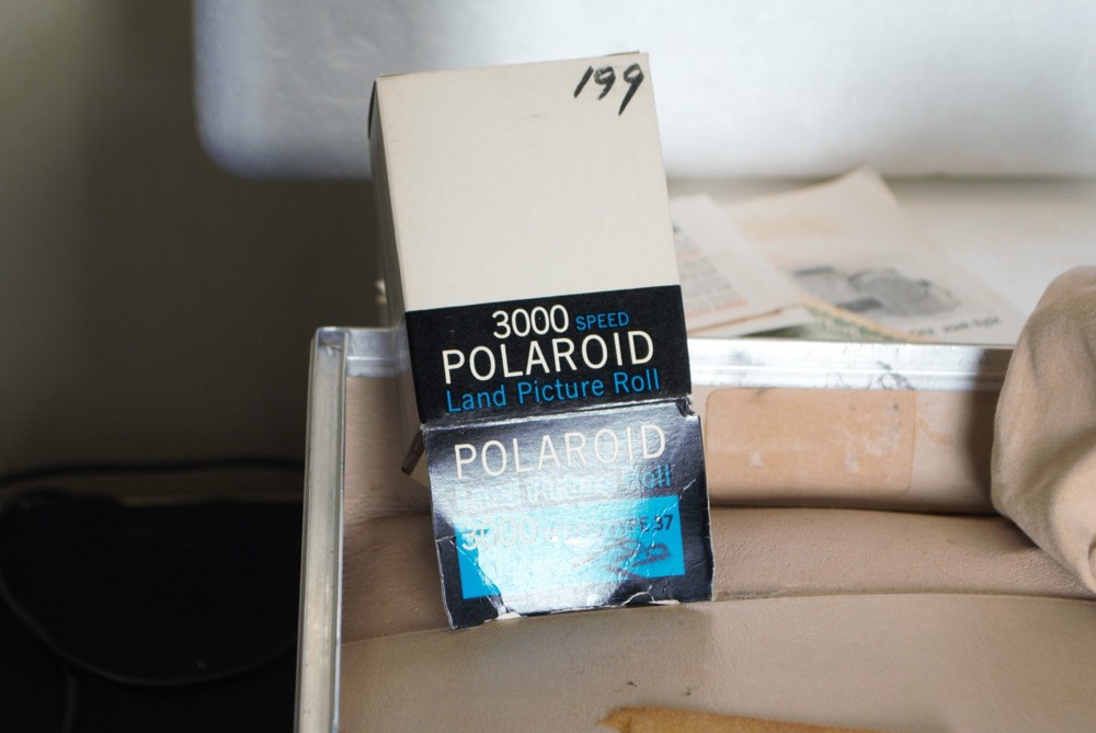 Polaroid Land Camera Model 8oA Wink Light Light Reducer & leather case