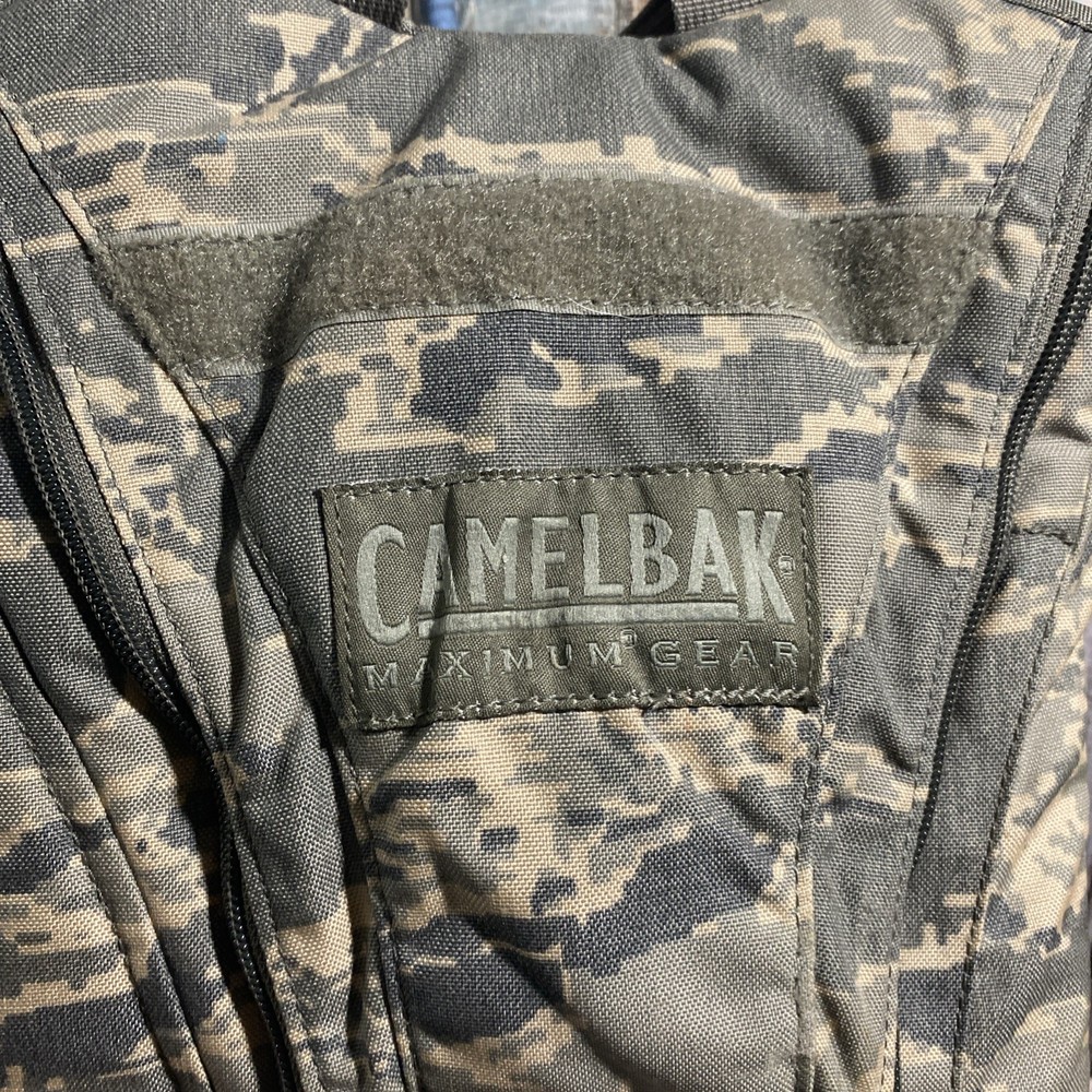CAMELBAK Maximum Gear Lightweight Digital Camouflage Pack With Bladder
