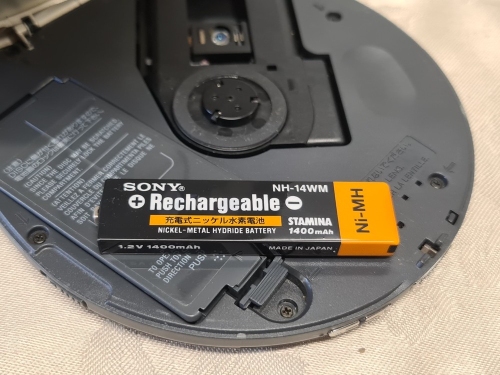 SONY Walkman D-EJ915 CD Player & Battery Case