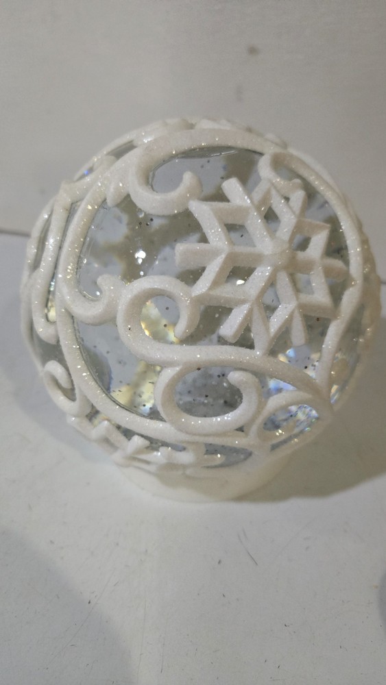 Christmas Snowflake Snow Globe Water Globe 6"