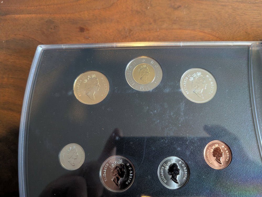 1999 Specimen Set Featuring Nunavut $2 Coin