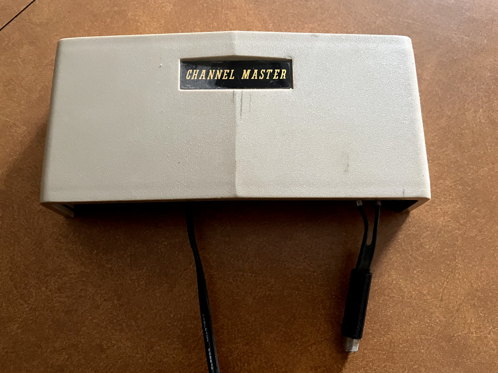 Channel Master Model 0066 Antenna Amplifier