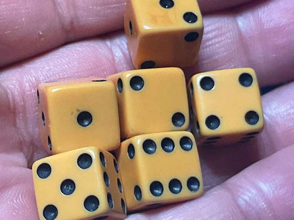 6——-SMALLER BAKELITE DICE WITH MISMATCHED PIPS ———--D-1
