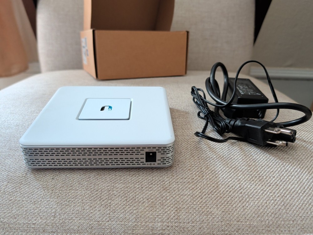 Ubiquiti Networks UniFi Security Gateway - White (USG)