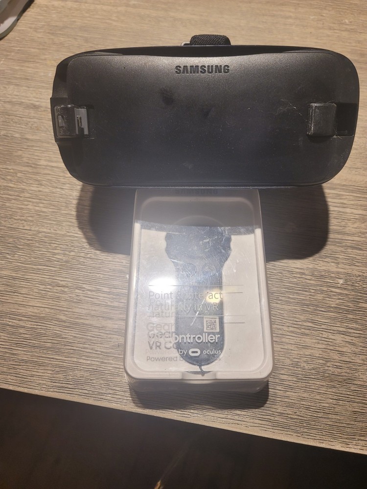 Samsung Virtual Reality Headset With Controller