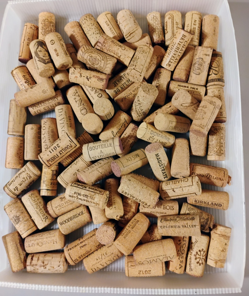 Approx. 80 WINE BOTTLE Natural CORKS for crafting