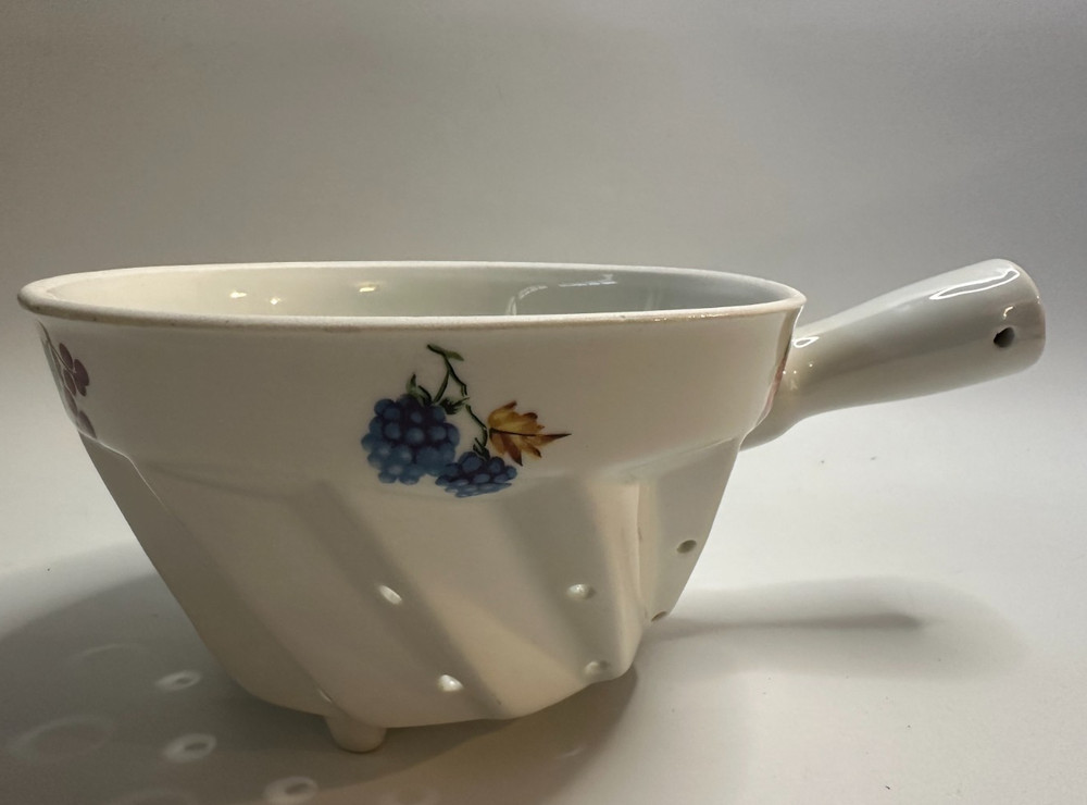 vtg Cordon Bleu footed white ceramic Berry Strainer/Colander w/handle