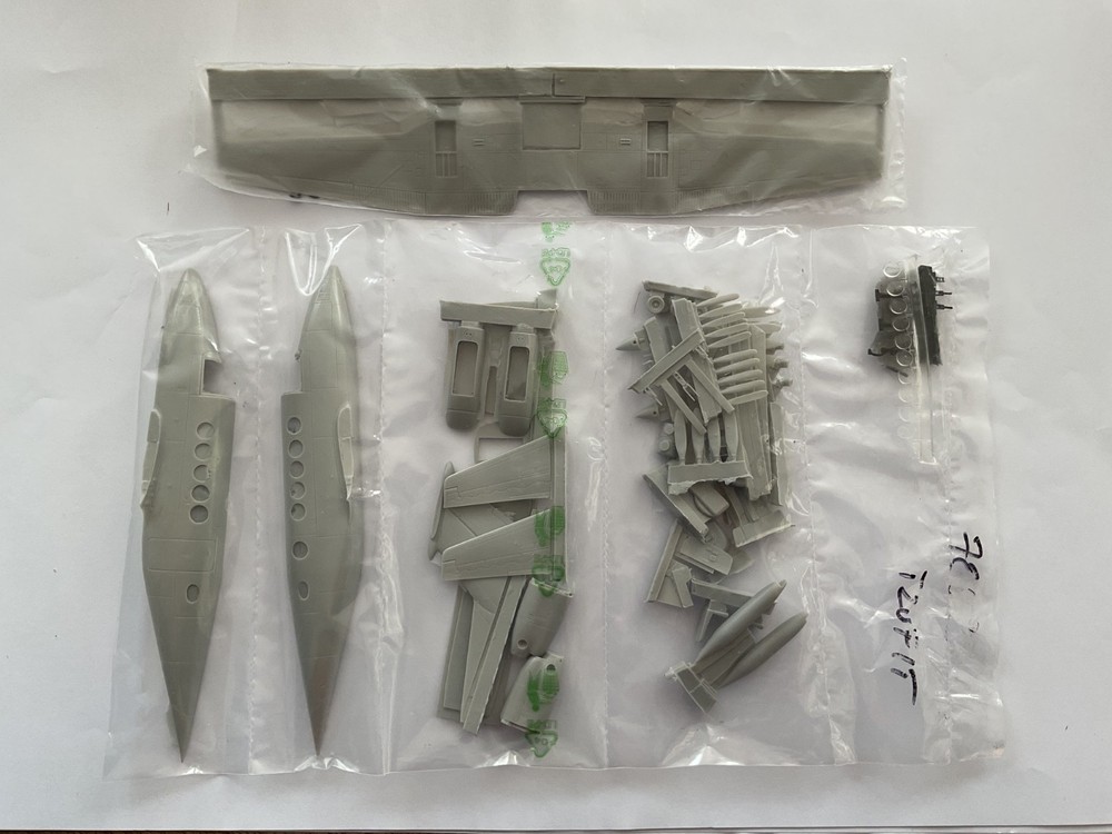 BEECHCRAFT C-12 TZUFIT /RVHP/ 1/72
