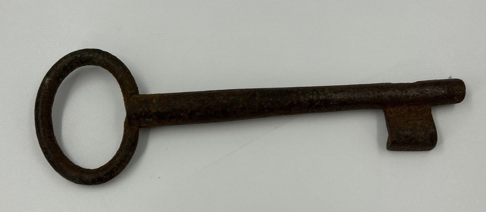 Antique 8 Inch Skeleton Key Rusty Iron