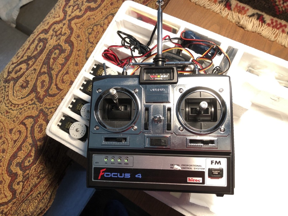 HITEC RADIO CONTROL FOCUS 4