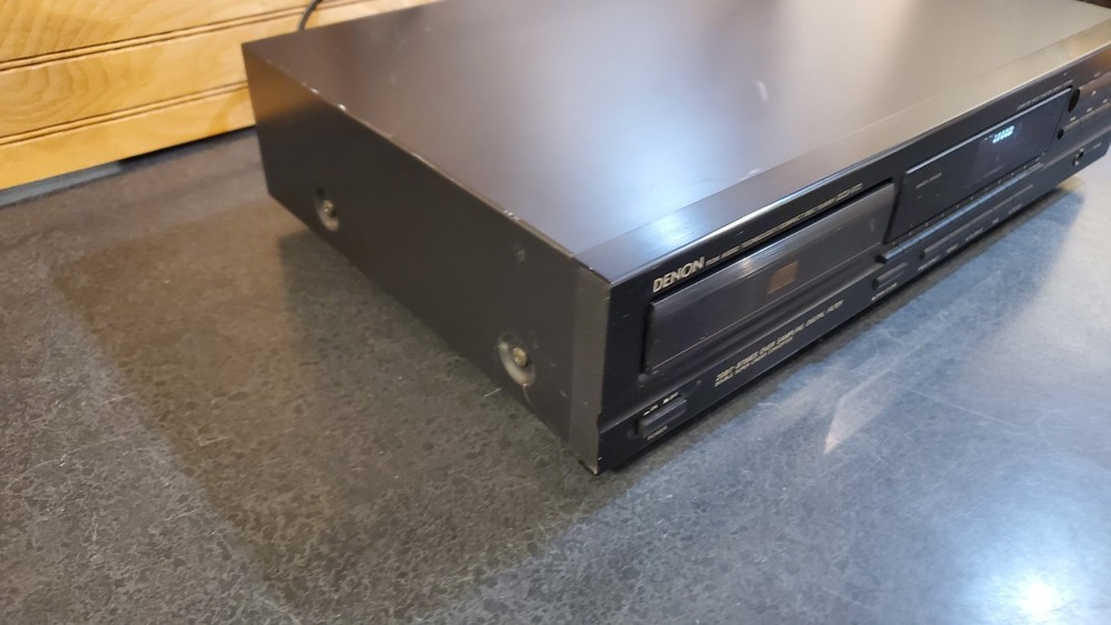 Vintage Denon DCD-570 Compact Disc Player No Remote Fully Functional