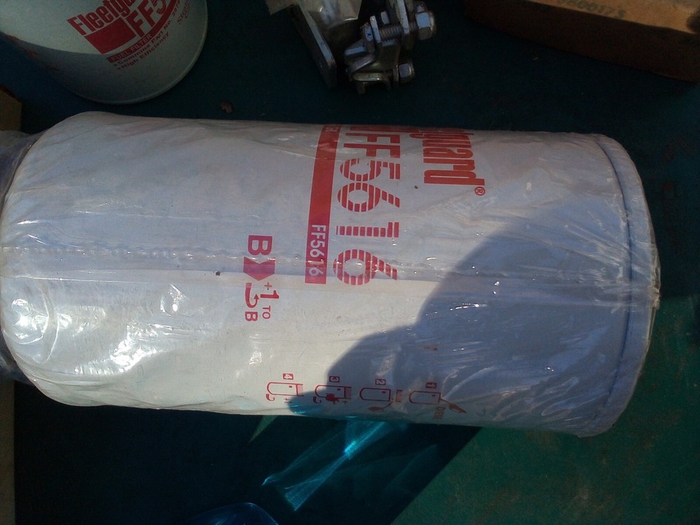 New Fleetguard Secondary Spin-on Fuel Filter FF5616