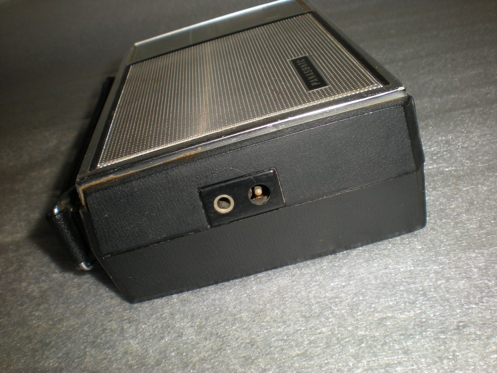 Vintage Panasonic Super 7 Solid State Transistor Radio R-1158