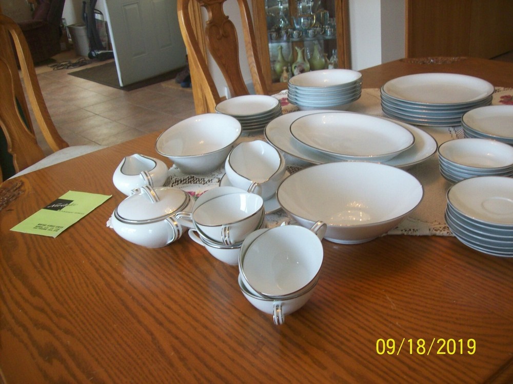 Noritake Fine China Silverdale Pattern 5594 Pompadour Shape 51 Piece Grouping