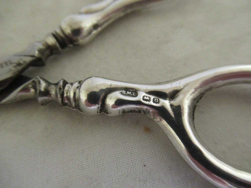 Solid Silver - Small - MANICURE SCISSORS - Hallmarked:- Birmingham 1919