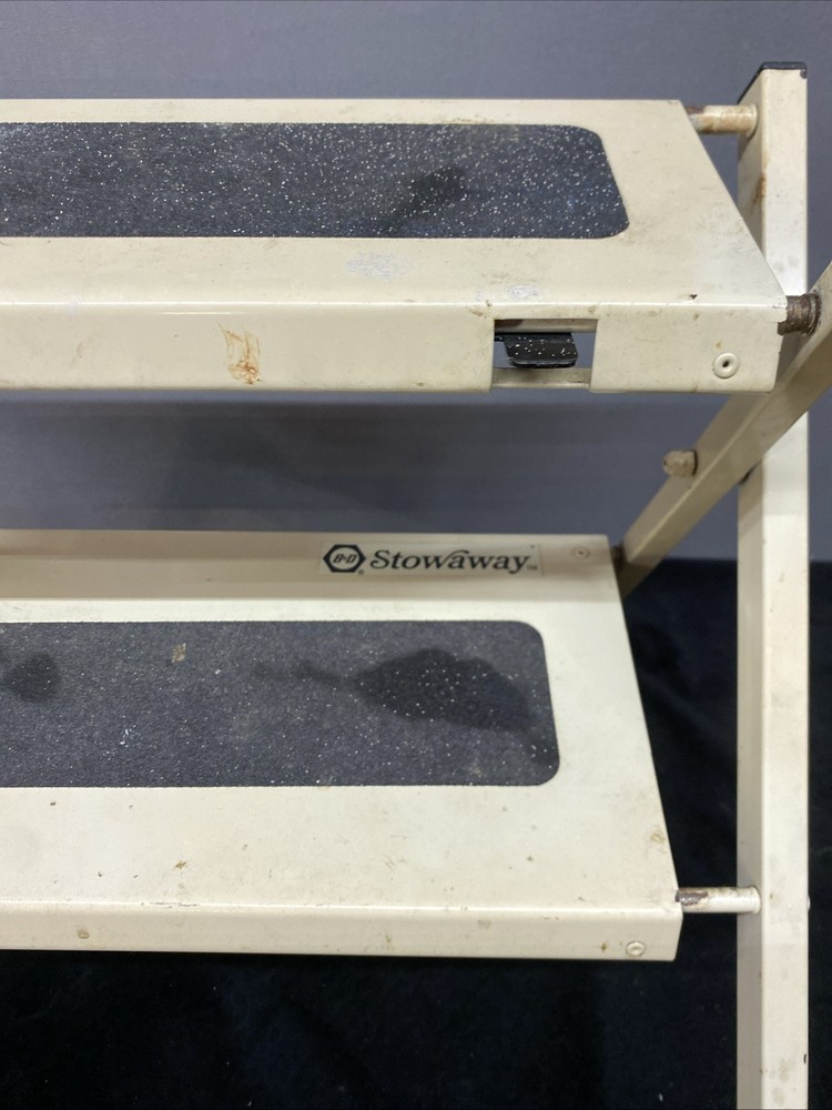 Black and Decker Stowaway Step Stool 9600 type 2 Fold Flat