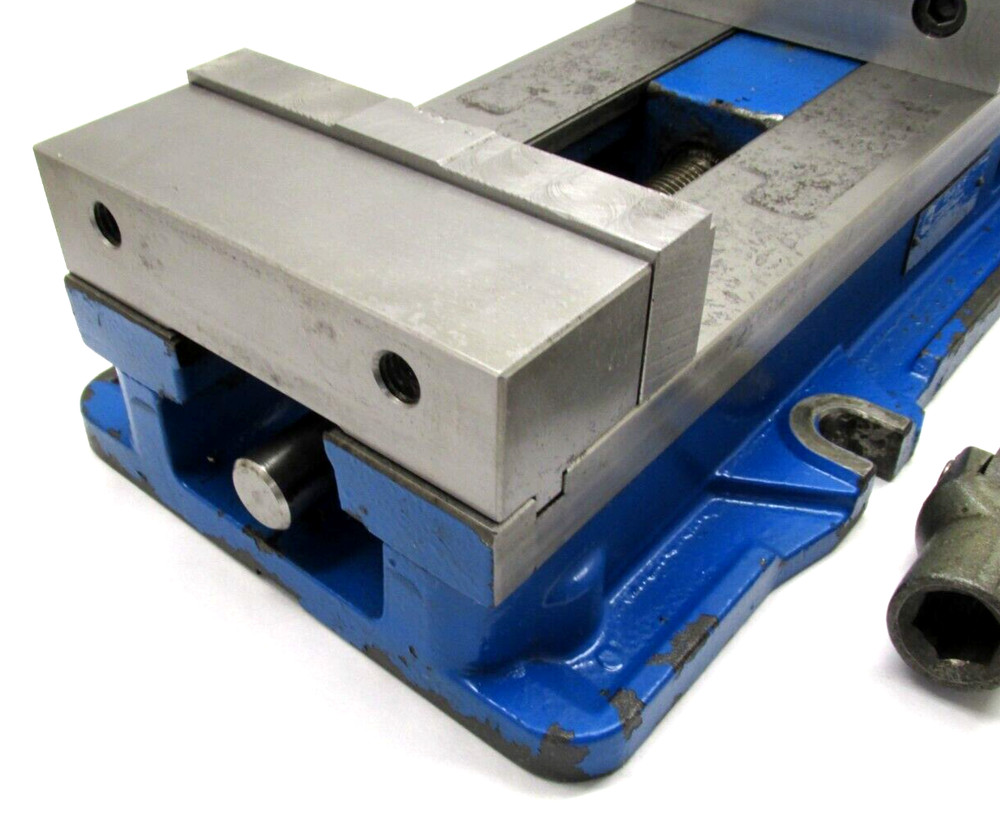 KURT ANGLOCK 6" MILLING MACHINE VISE w/ JAWS & HANDLE - #D688