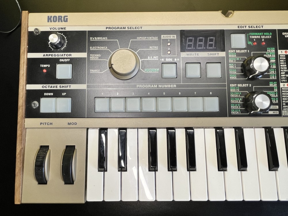 KORG MicroKORG Synthesizer Vocoder w/ AC-adapter | Beautiful Condition