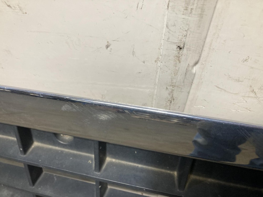 2003-2017 Volvo VNL Grille - Used