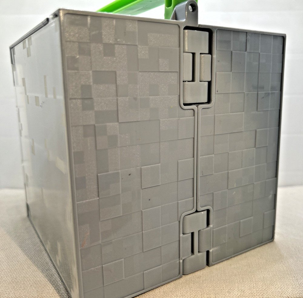 Minecraft Mini Figure Collector Case Plastic Cube Playset Storage & Display Box