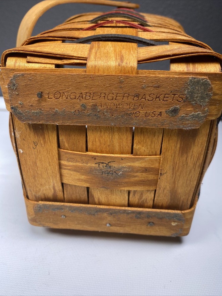 Longaberger Basket Medium 1995 color wowen Plastic Insert