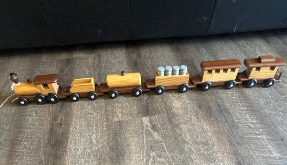 Amish ash wooden handmade trainset 34” 6 carts with pull string