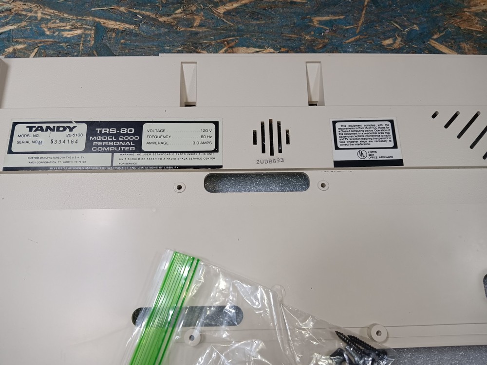 TANDY TRS-80 MODEL 2000 EXACT-INTACT-EMPTY BOTTOM CASE w/SPEAKER & SCREWS-SEE