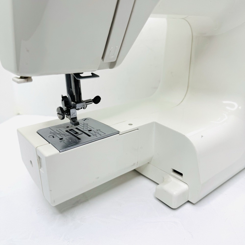 JANOME Sewing Machine 2003P With Pedal - Used