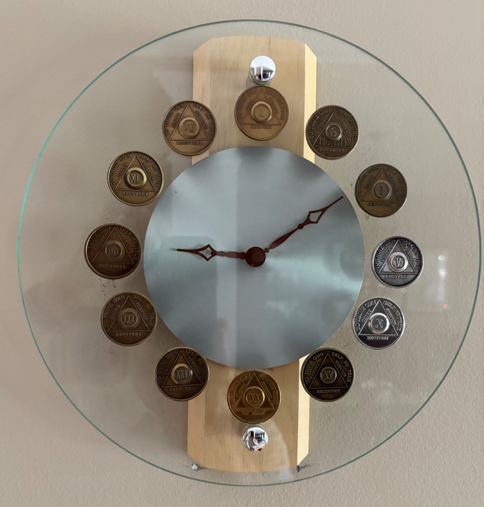 SUPERB Alcoholics Anonymous Sobriety Chip Quartz Clock. Authentic Chips - READ!