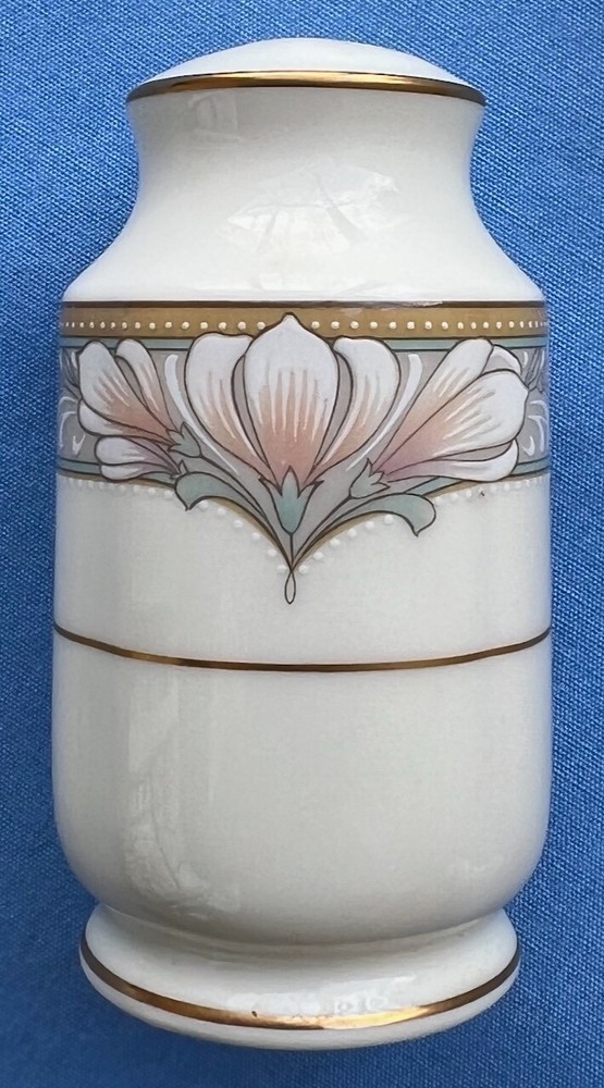 Noritake Barrymore Pepper Shaker