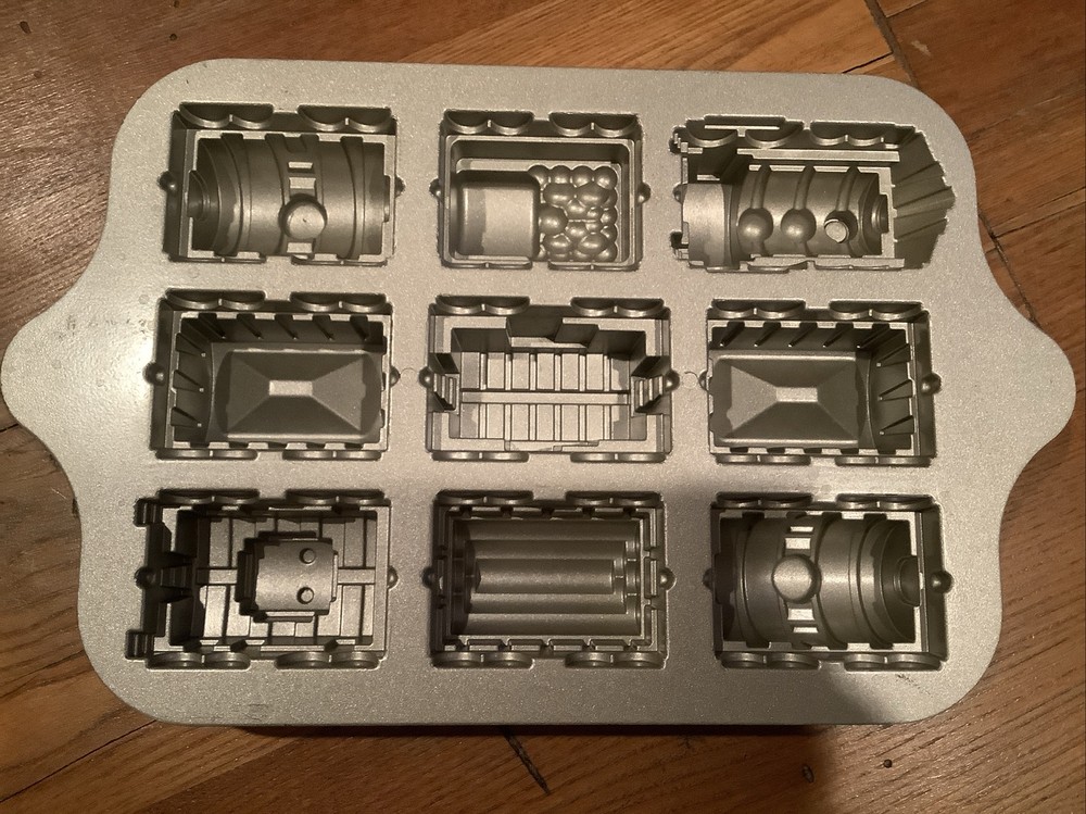 Nordic Ware*Train Set 3D Cake Pan Railroad*Cast Aluminum