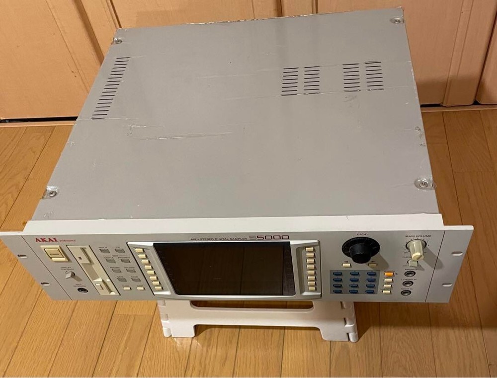 AKAI Professional S5000 V2 Digital Sampler Good