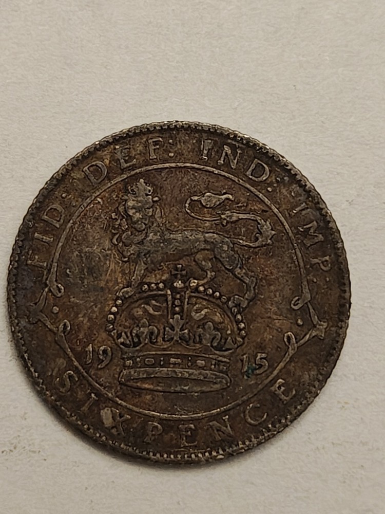 SILVER - Dime-Sized - 1915  Six Pence