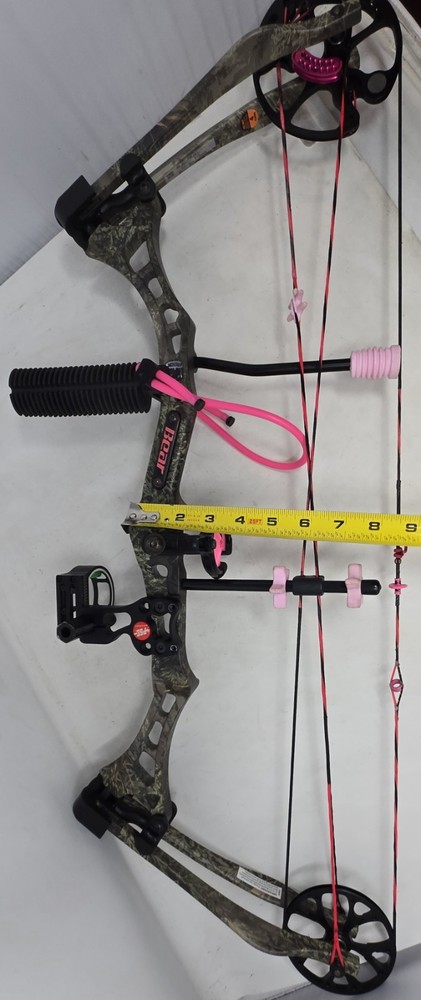Bear Archery Compound Bow Package - Hard Case Arrows Accessories EUC Bundle