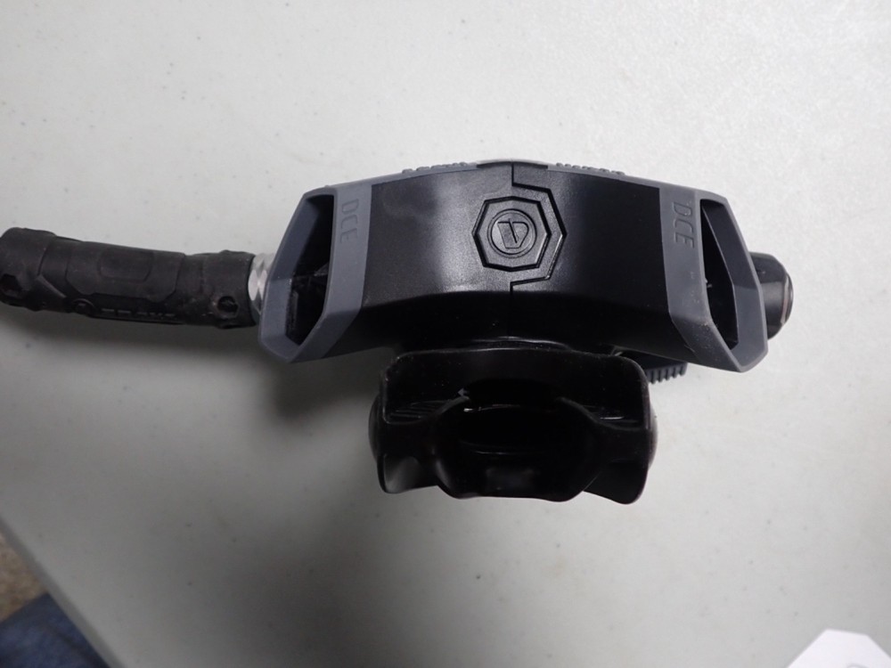 Apeks EVX 200 Regulator, Yoke