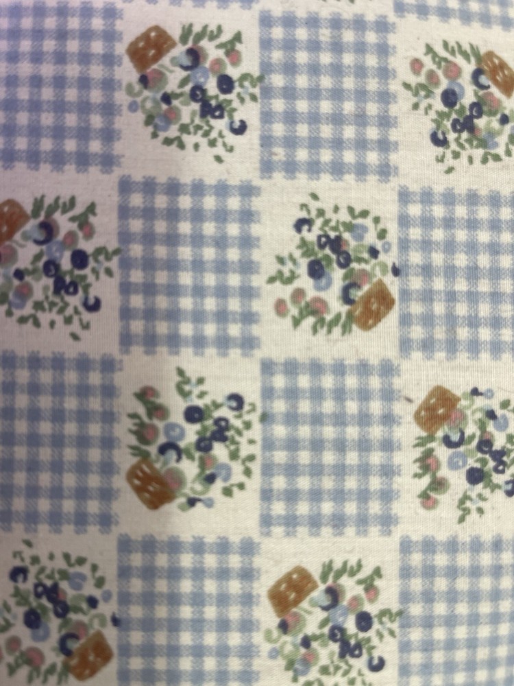 Padded Sewing Box With Plastic Tray. Hook and loop Closure Beautiful Condition