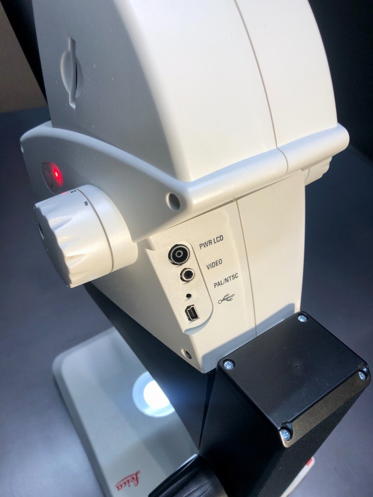 Leica EZ4 D Stereo Microscope with variable control lighting