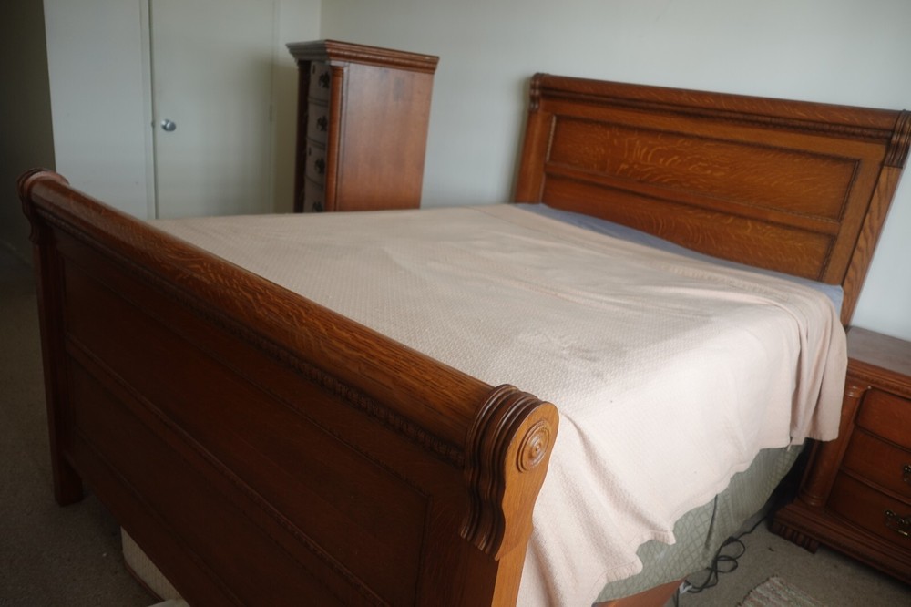 Queen 5 piece Pulaski bedroom set
