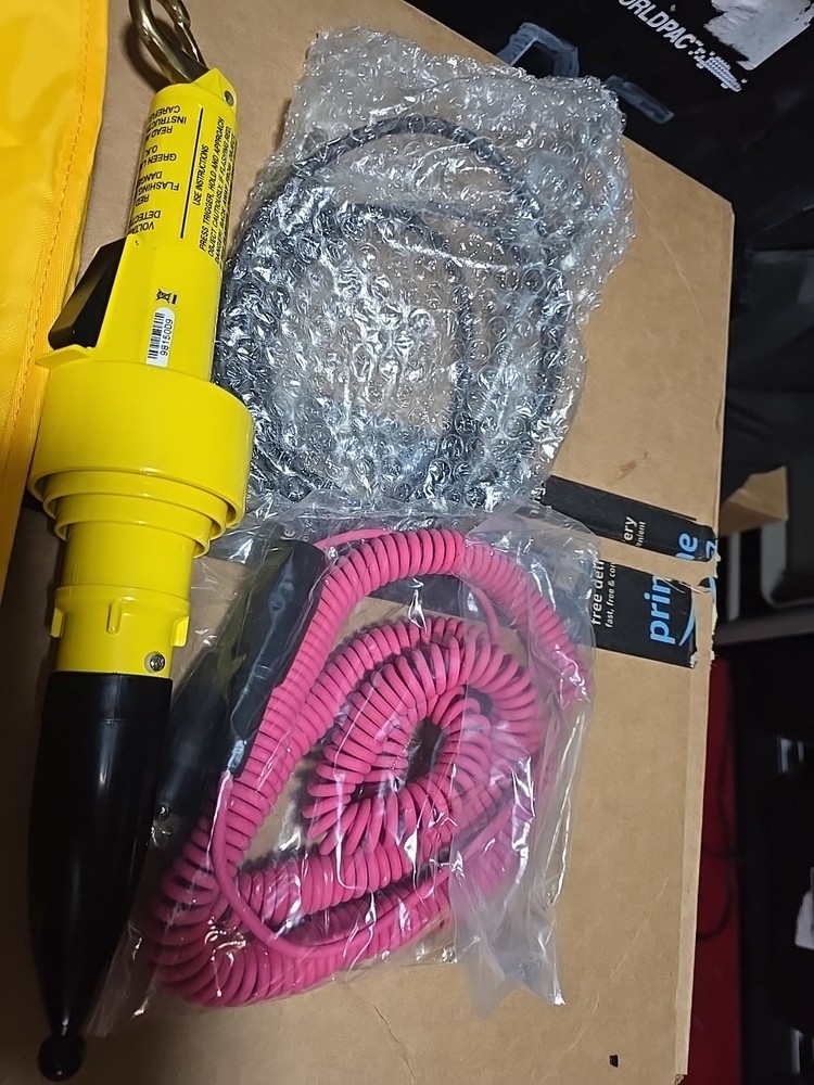 Fluke Networks C9970 Voltage Detector.