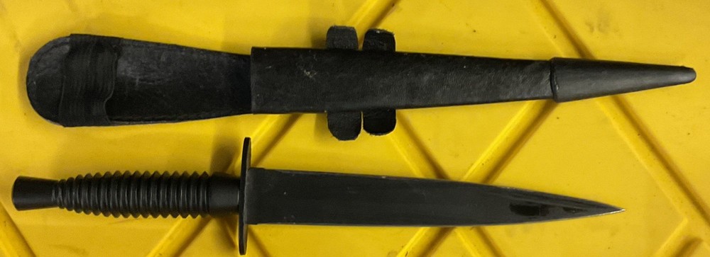 Commando dagger with sheath