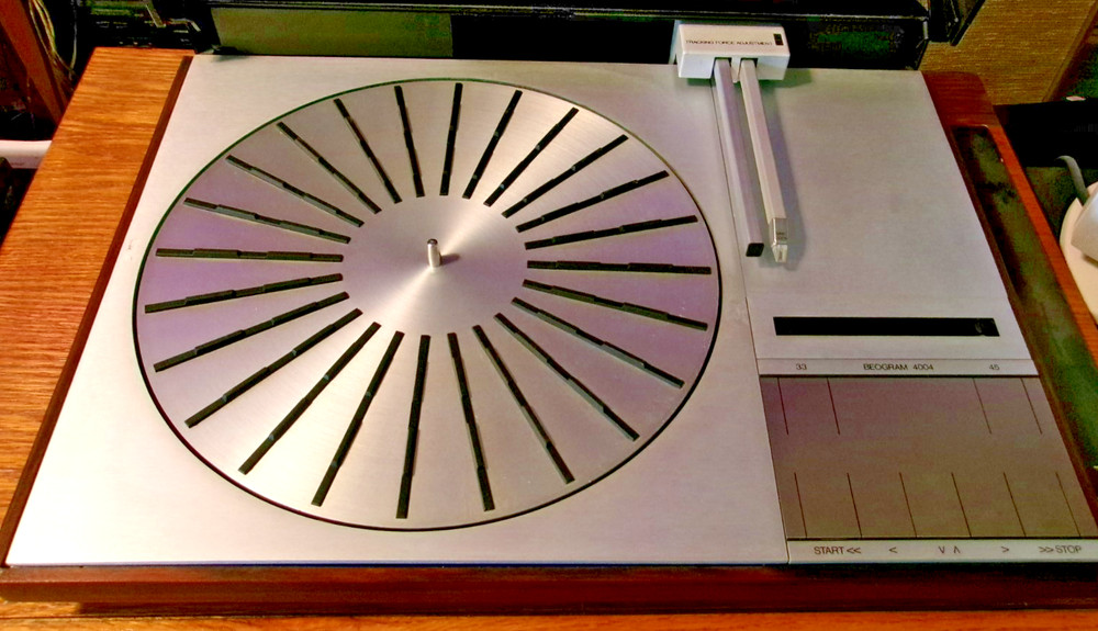 Bang & Olafson Beogram 4004 turntable
