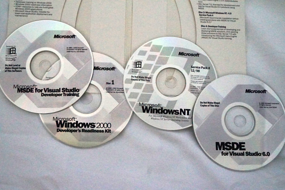Microsoft Visual Studio 6 6.0 Plus Pack 4 CD's