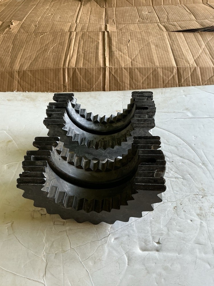 T.B. WOOD’S / NO. 10 SURE-FLEX COUPLING SLEEVE.(MISSING STEEL RING).