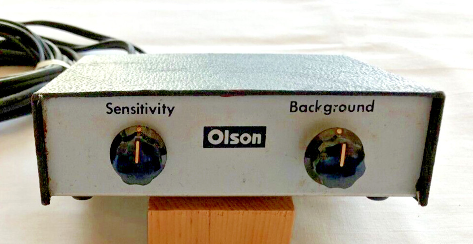 ELECTRONICS - VINTAGE OLSON ADJUSTABLE SENSITIVITY & BACKGROUND CONTROL