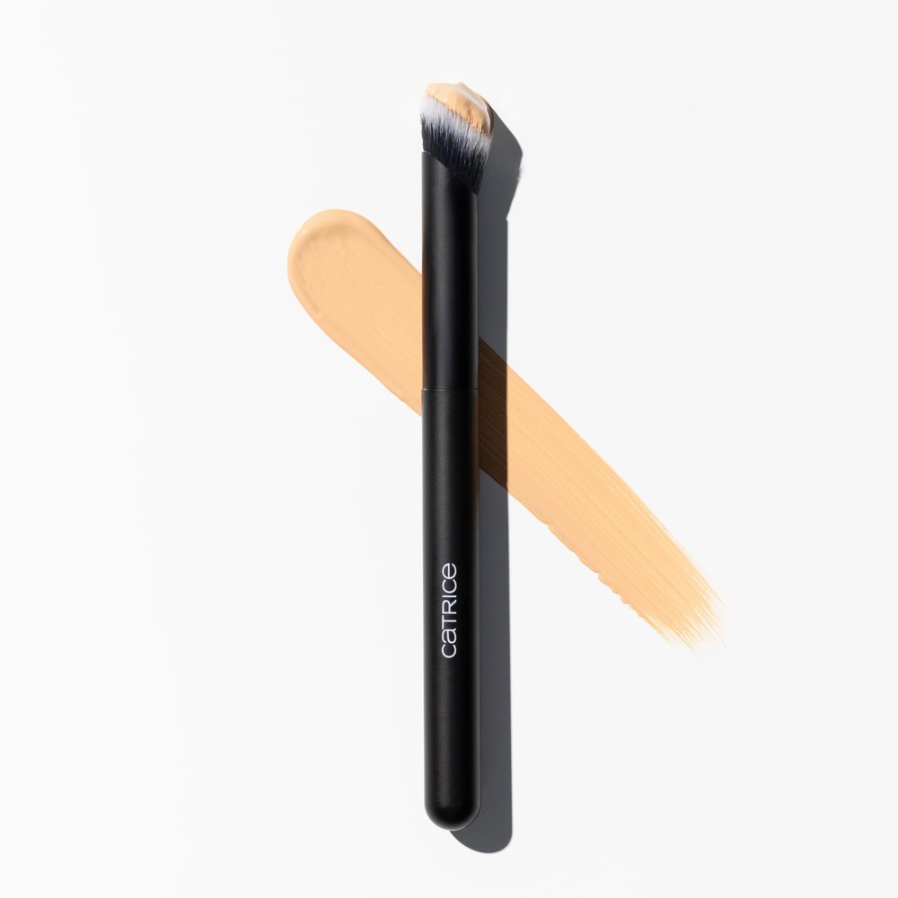 Catrice | Under Eye Concealer Brush | Angled for Precise Blending Black