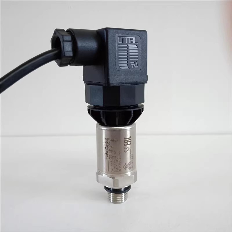 1pcs Huba 520.915S021401W pressure transmitter