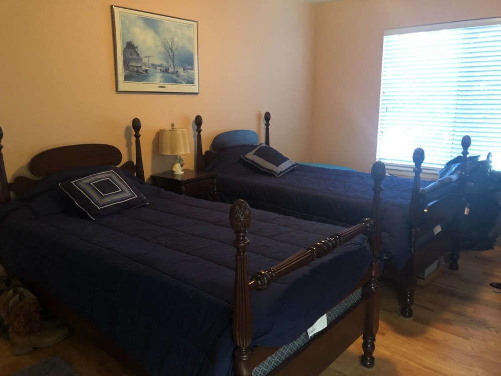 Bedroom set 6 pieces refinished and in great condition.