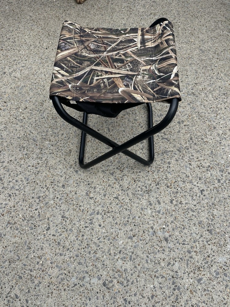 Mossy Oak Cano Foldable Chair With Handle Strap