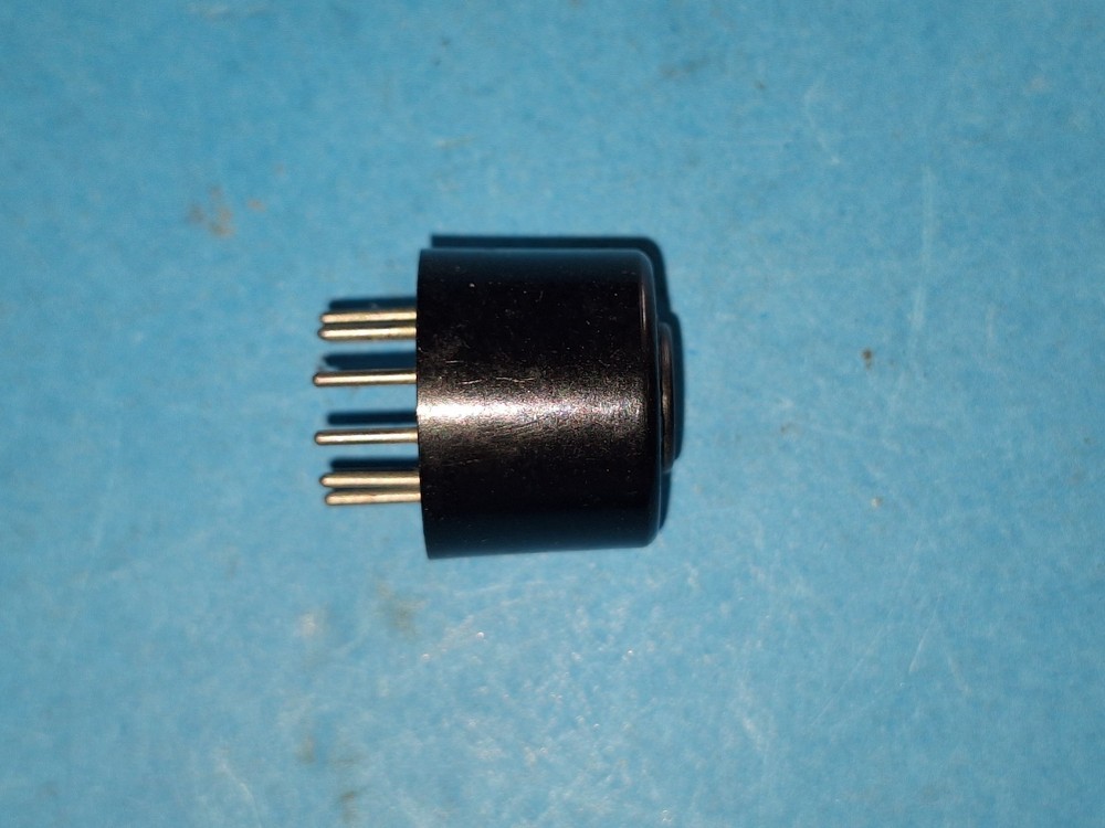 B9A Plug ~ 'In-line' cable entry ~ SATO Japan
